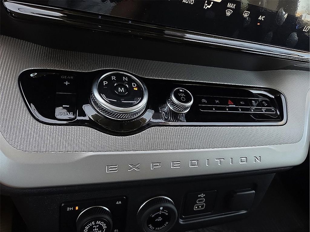 New 2025 Ford Expedition XL AWD/4WD image 14