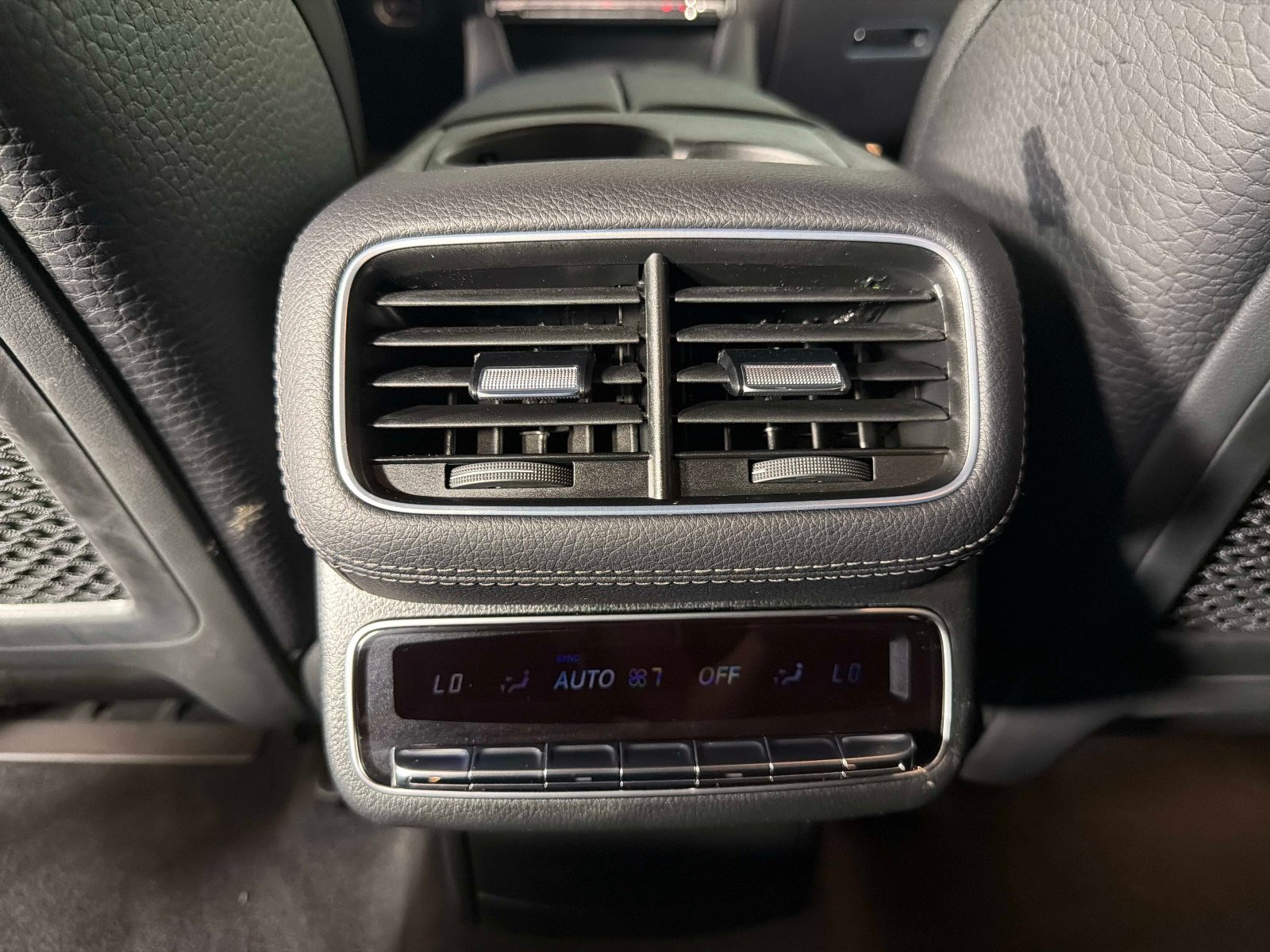 Used 2025 Mercedes-Benz GLS 580 4MATIC image 35