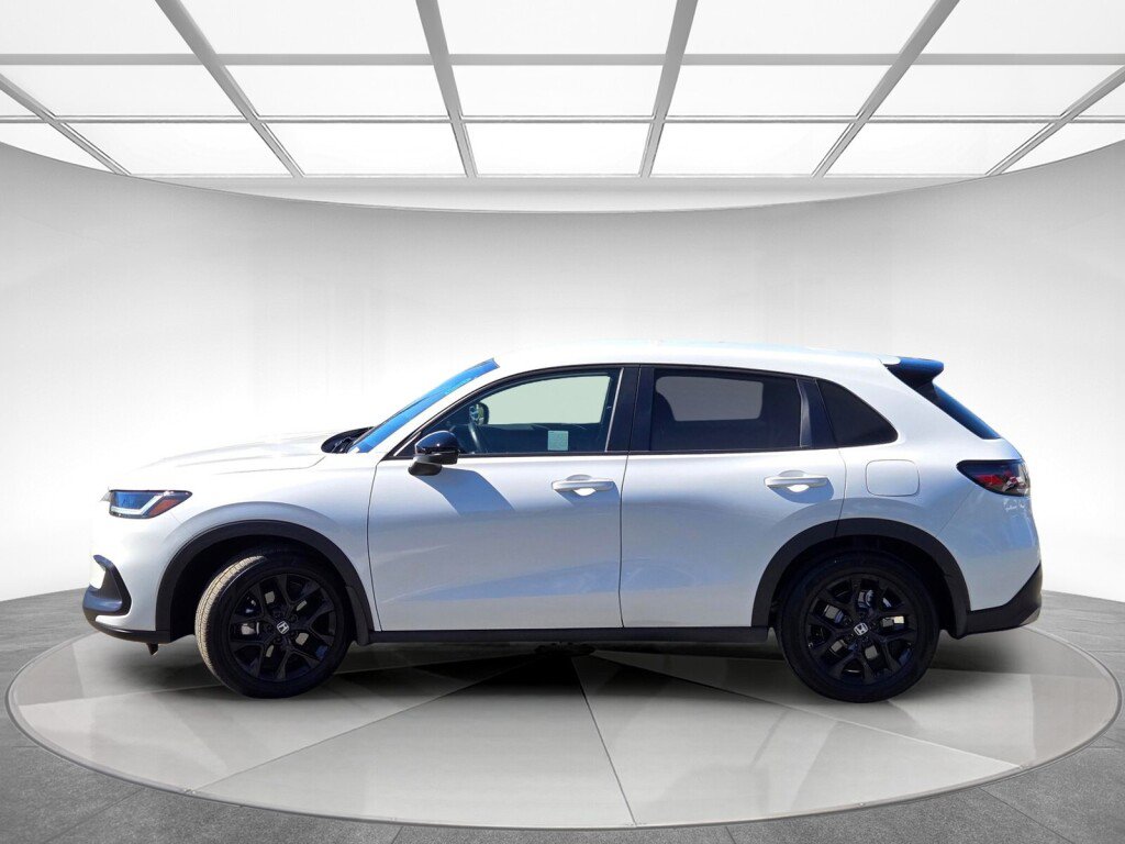 Certified 2025 Honda HR-V Sport image 6