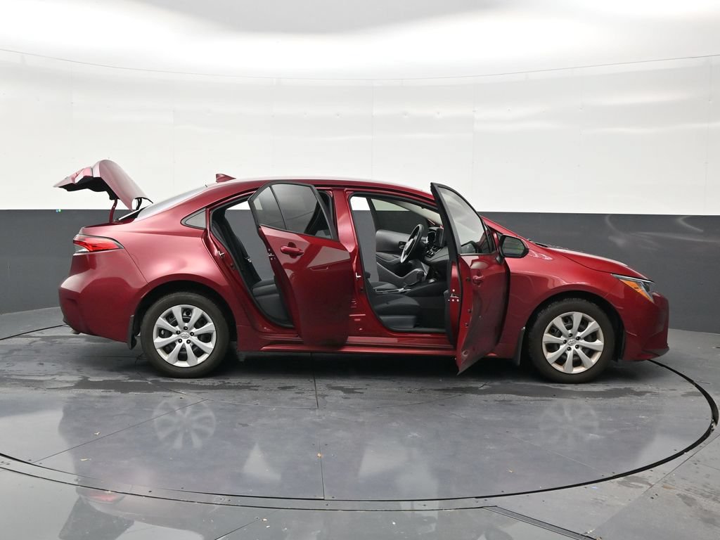 Used 2025 Toyota Corolla LE FWD image 29