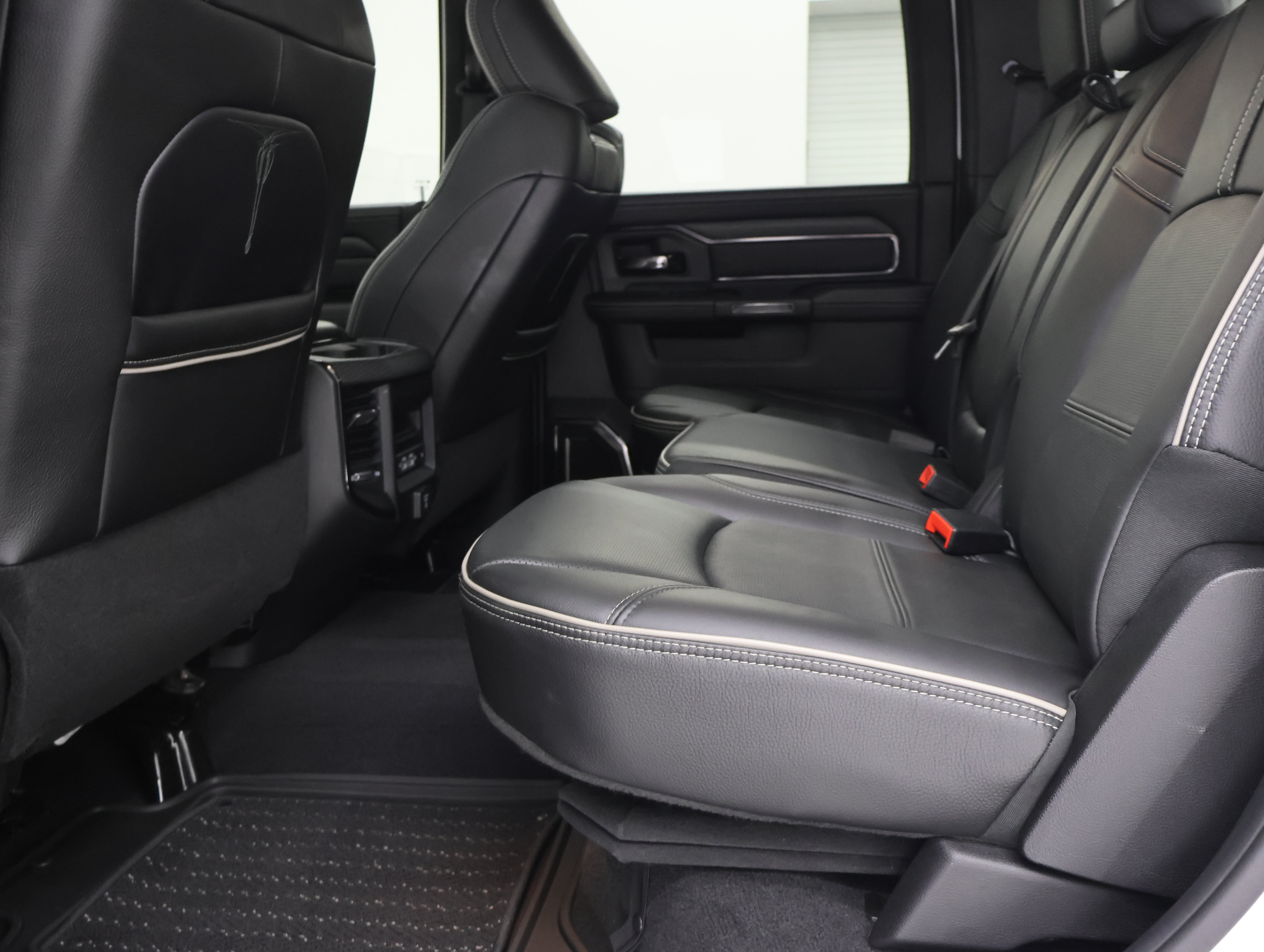 Used 2023 RAM 2500 Limited AWD/4WD image 40