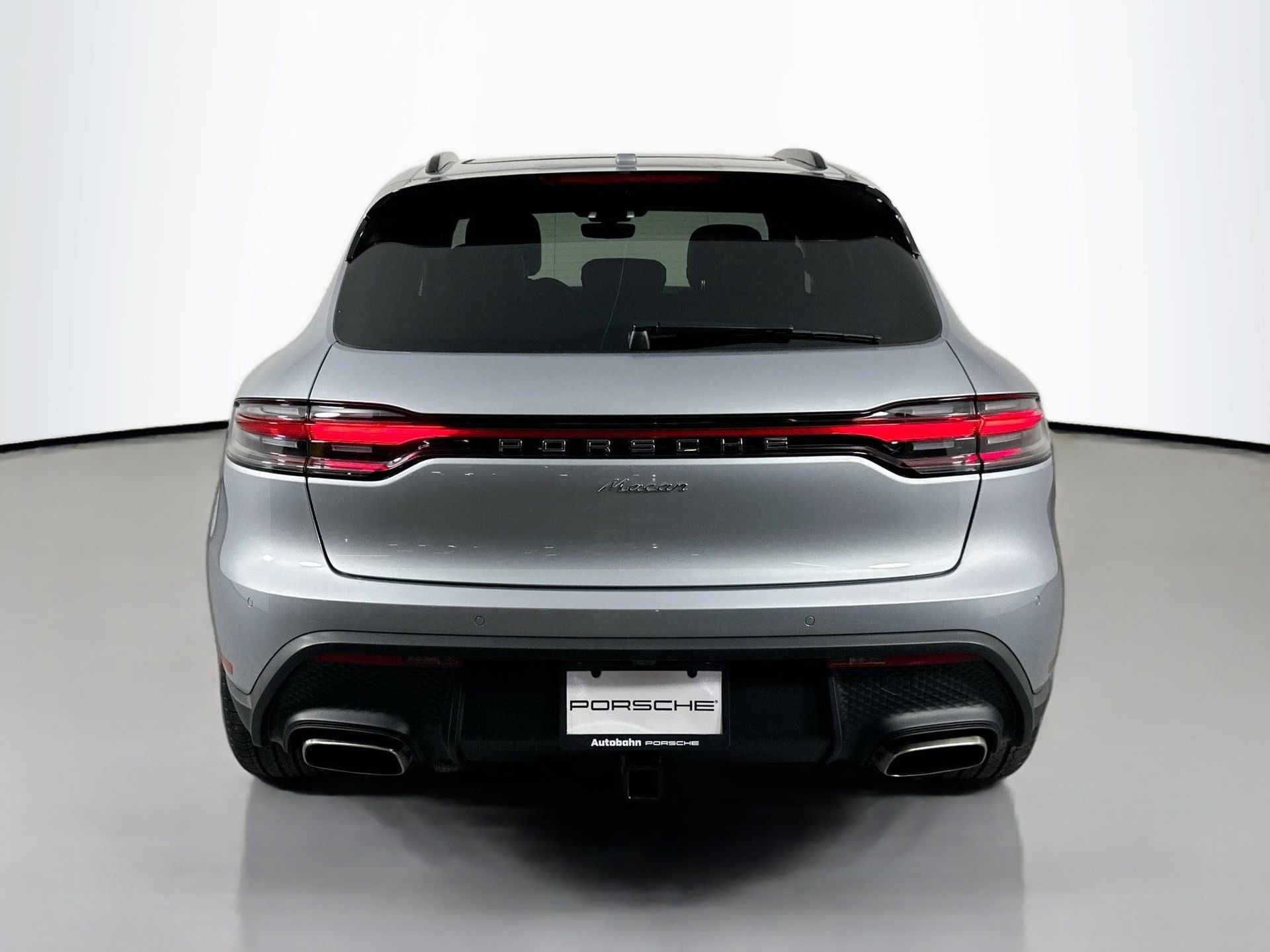 Certified 2025 Porsche Macan image 6