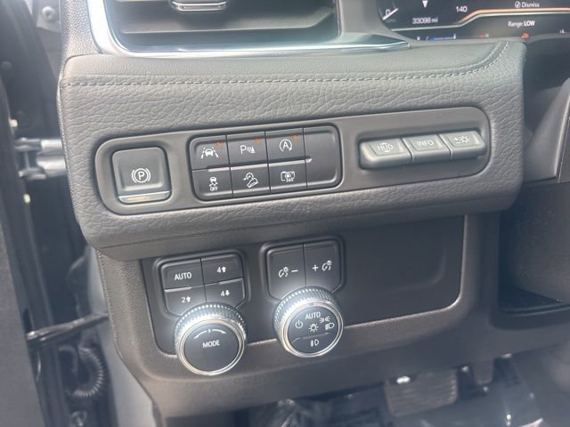 Used 2024 GMC Yukon XL Denali image 9