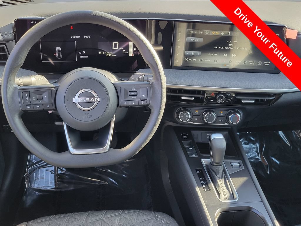 Used 2025 Nissan Kicks SV FWD image 4