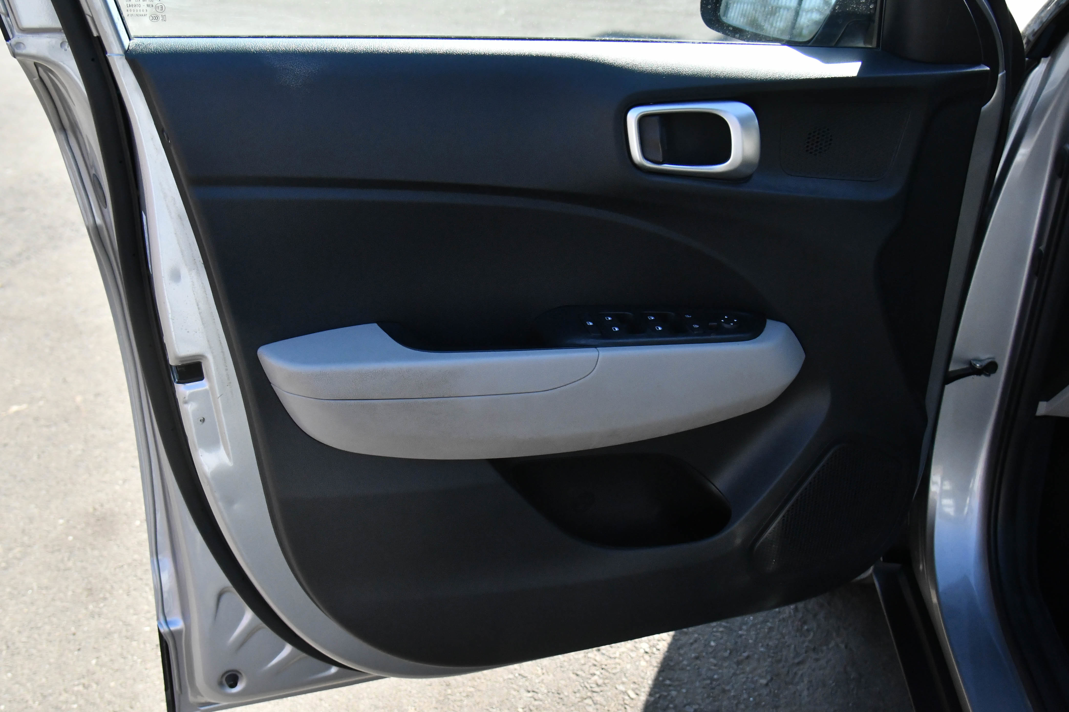 Used 2023 Hyundai Venue SEL w/ Cargo Package image 14