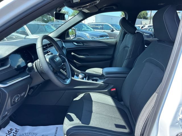 Used 2025 Jeep Grand Cherokee L Laredo w/ Luxury Tech Group I AWD/4WD image 6