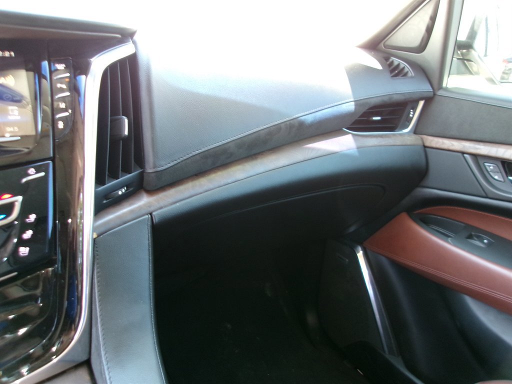 Used 2015 Cadillac Escalade Premium RWD image 25