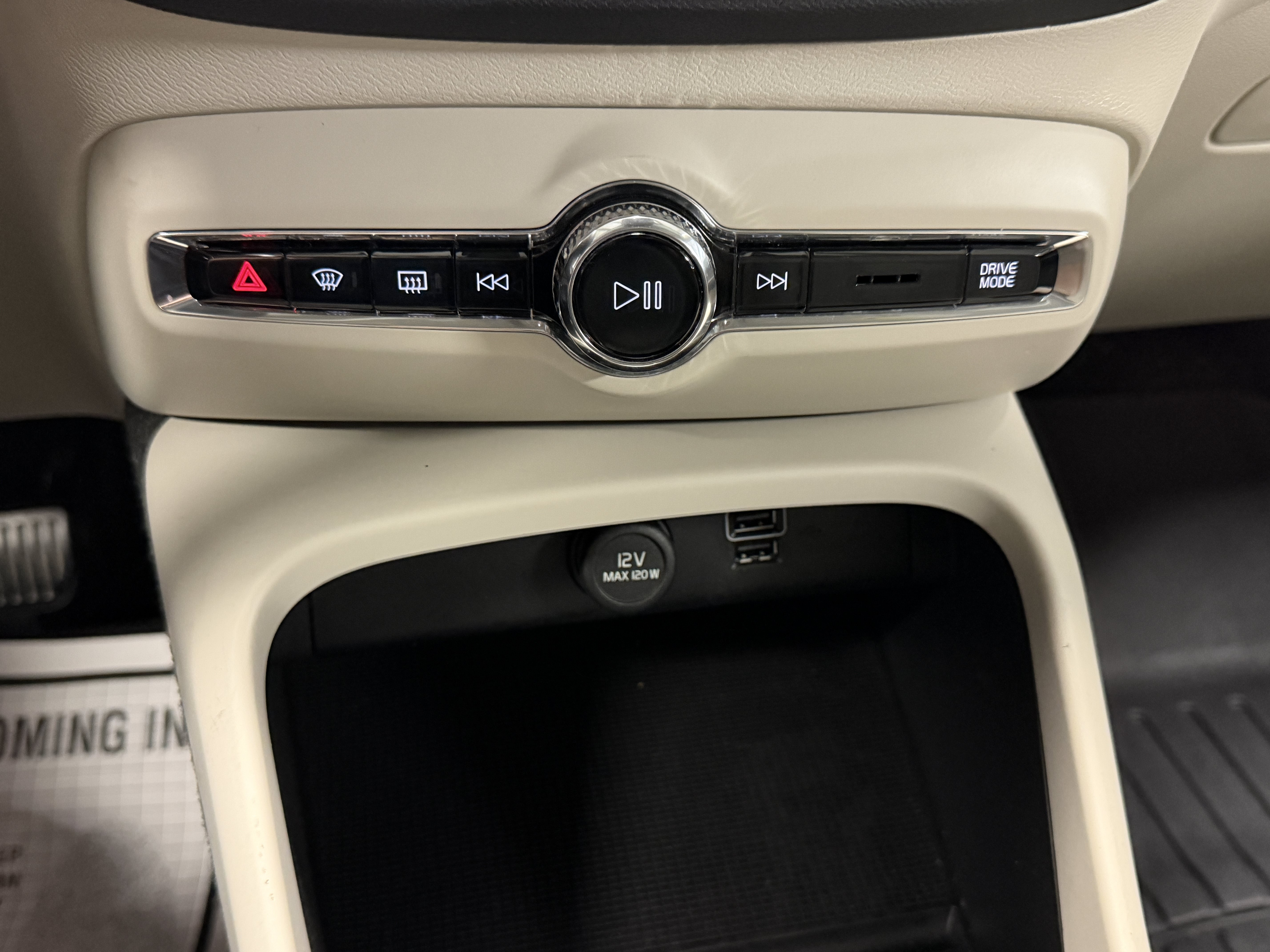Used 2021 Volvo XC40 T5 Momentum w/ Premium Package AWD/4WD image 12