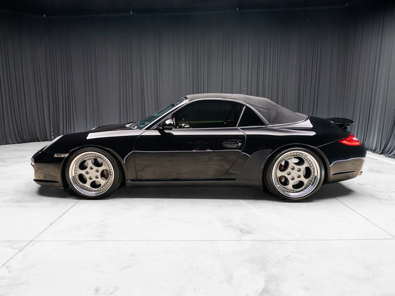 Used 2009 Porsche 911 Cabriolet image 12