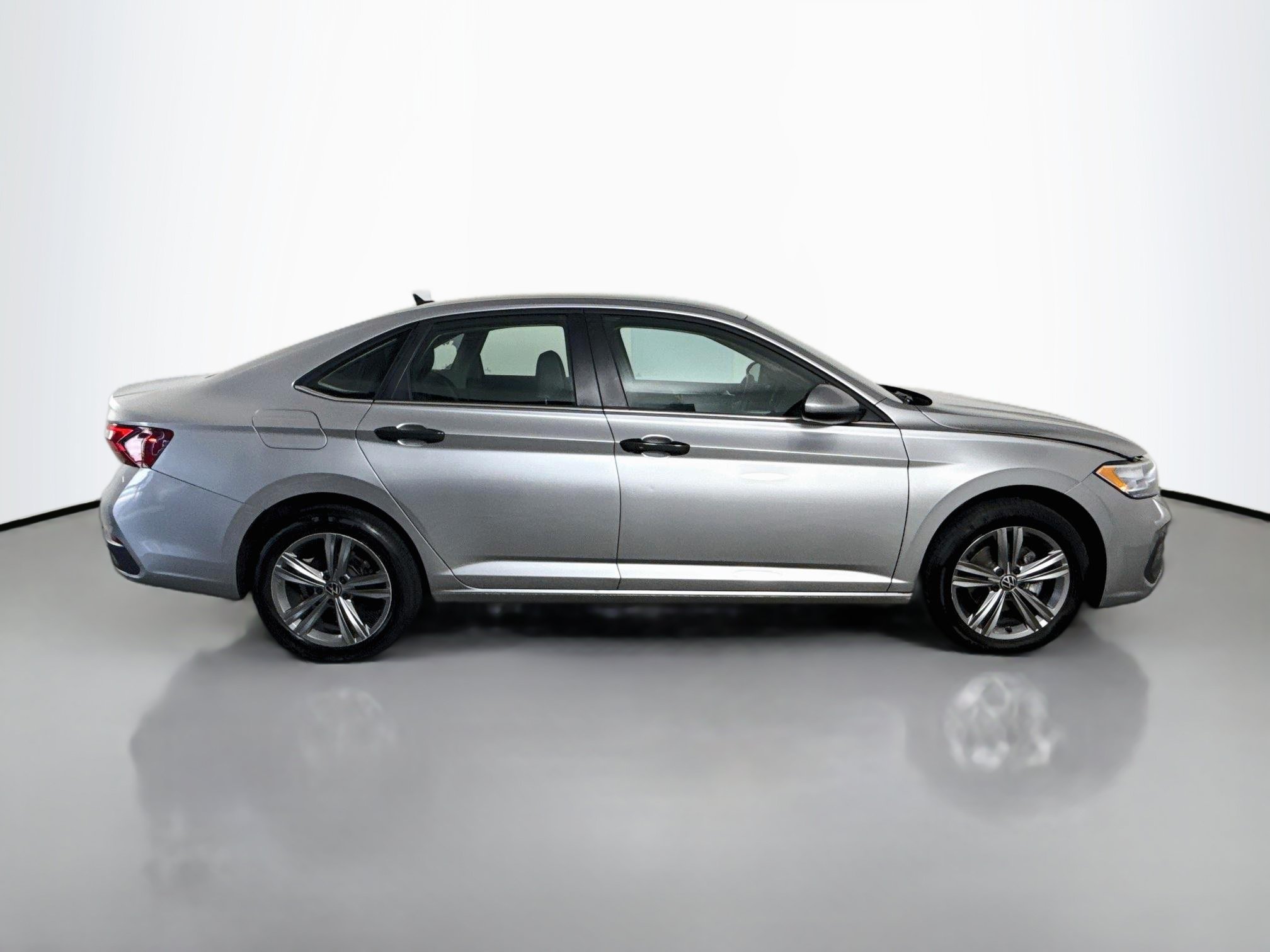 Used 2024 Volkswagen Jetta SE FWD image 11