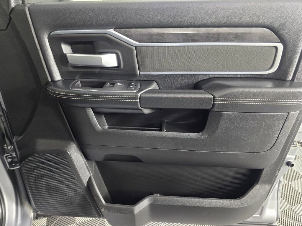 Used 2024 RAM 3500 Big Horn image 39
