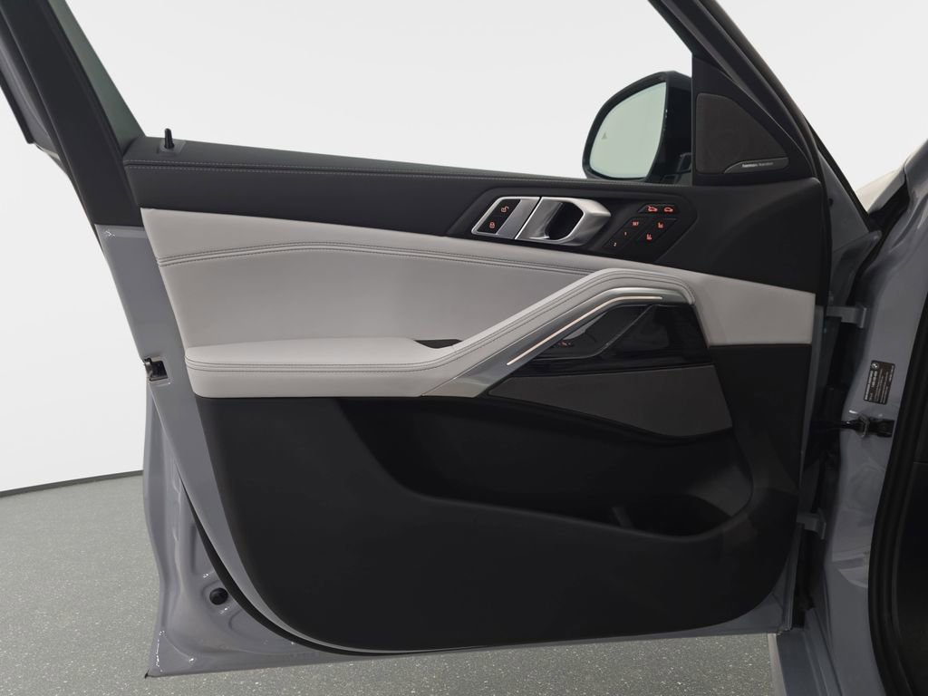 New 2026 BMW X6 xDrive40i w/ Climate Comfort Package image 27