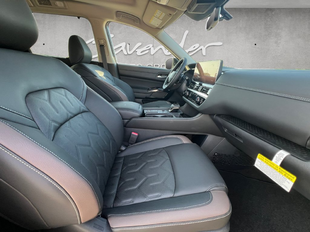 New 2026 Nissan Pathfinder Platinum FWD image 25