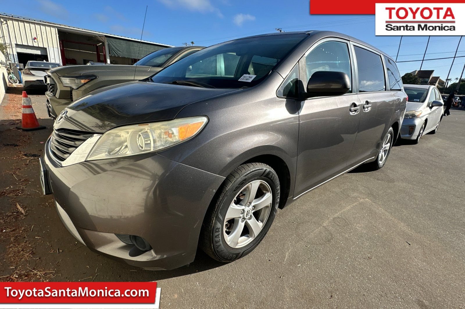 Used 2012 Toyota Sienna LE w/ Towing Pkg