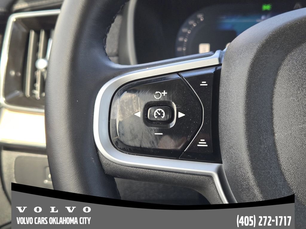 Certified 2025 Volvo XC90 B6 Plus image 27