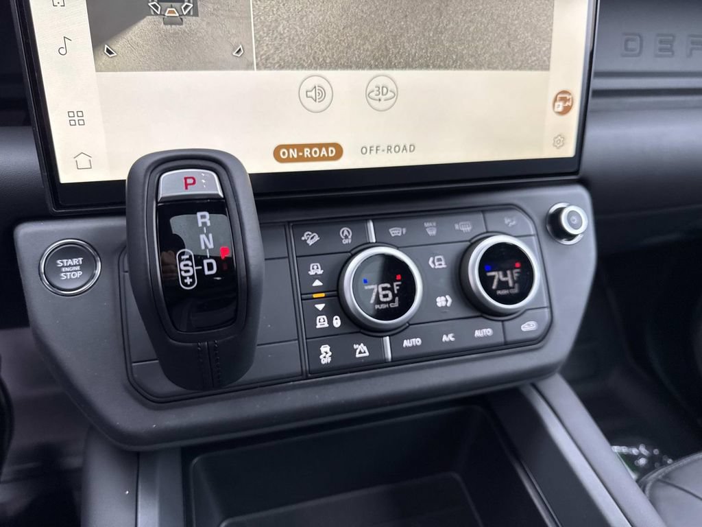 New 2026 Land Rover Defender 130 X-Dynamic SE AWD/4WD image 25