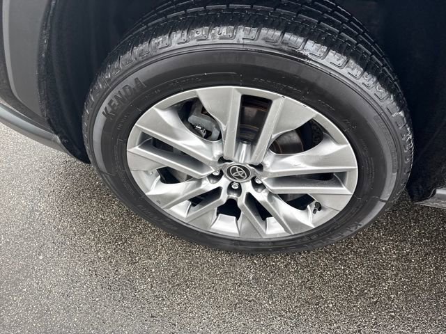 Used 2022 Toyota RAV4 XLE Premium image 39