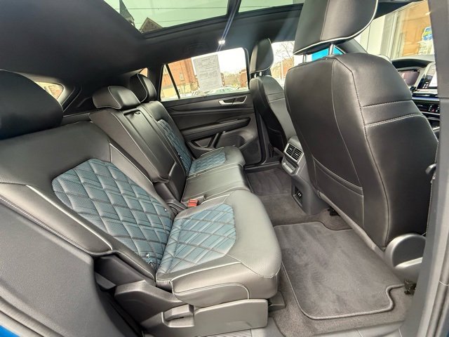 Used 2024 Volkswagen Atlas Cross Sport SEL Premium R-Line image 18