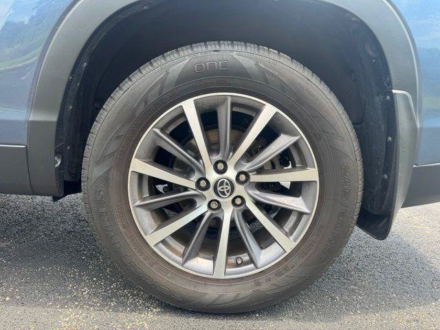 Certified 2019 Toyota Highlander XLE AWD/4WD image 12