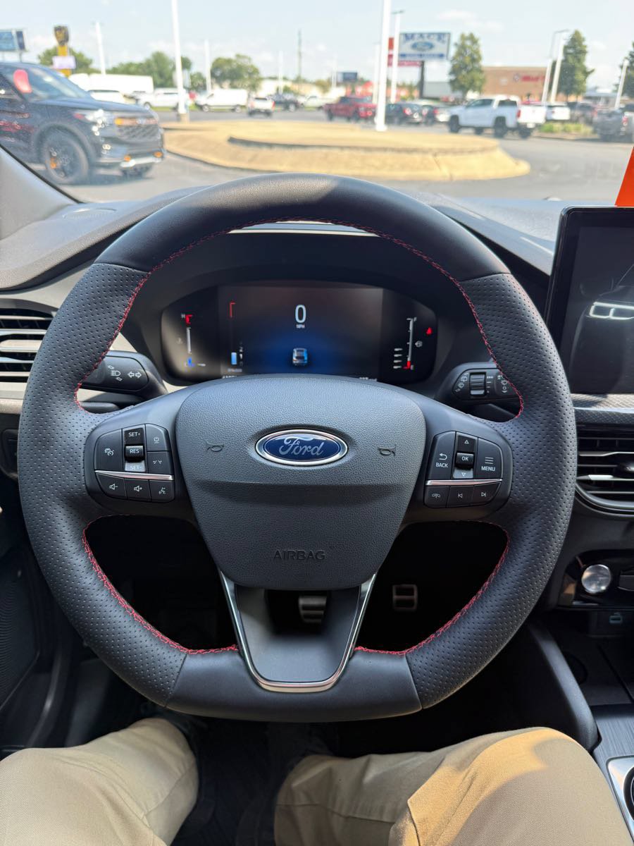 Used 2023 Ford Escape ST-Line w/ Tech Pack #1 AWD/4WD image 13