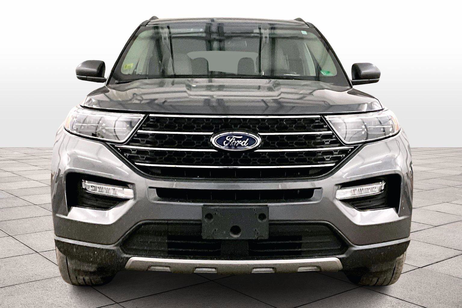 Used 2022 Ford Explorer XLT w/ Equipment Group 202A image 3