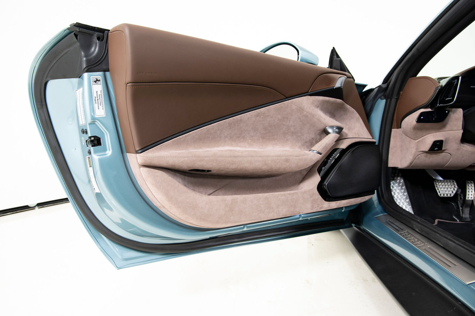 Certified 2025 Ferrari Roma Spider RWD image 27