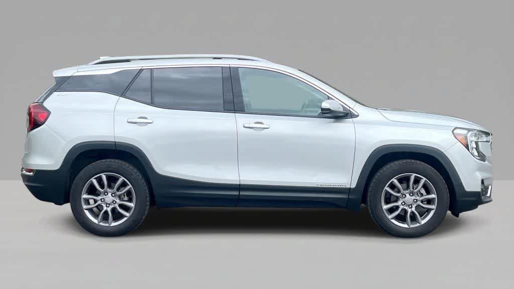 Used 2022 GMC Terrain SLT w/ Infotainment Package II AWD/4WD image 8