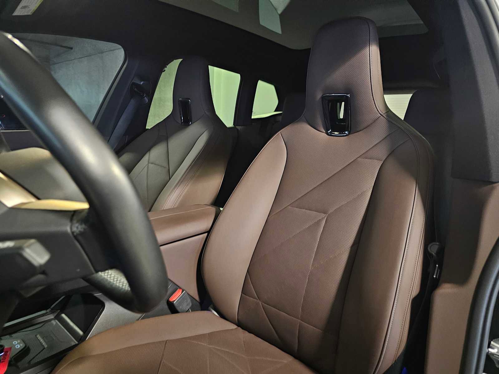 Used 2024 BMW iX xDrive50 w/ Premium Package image 30