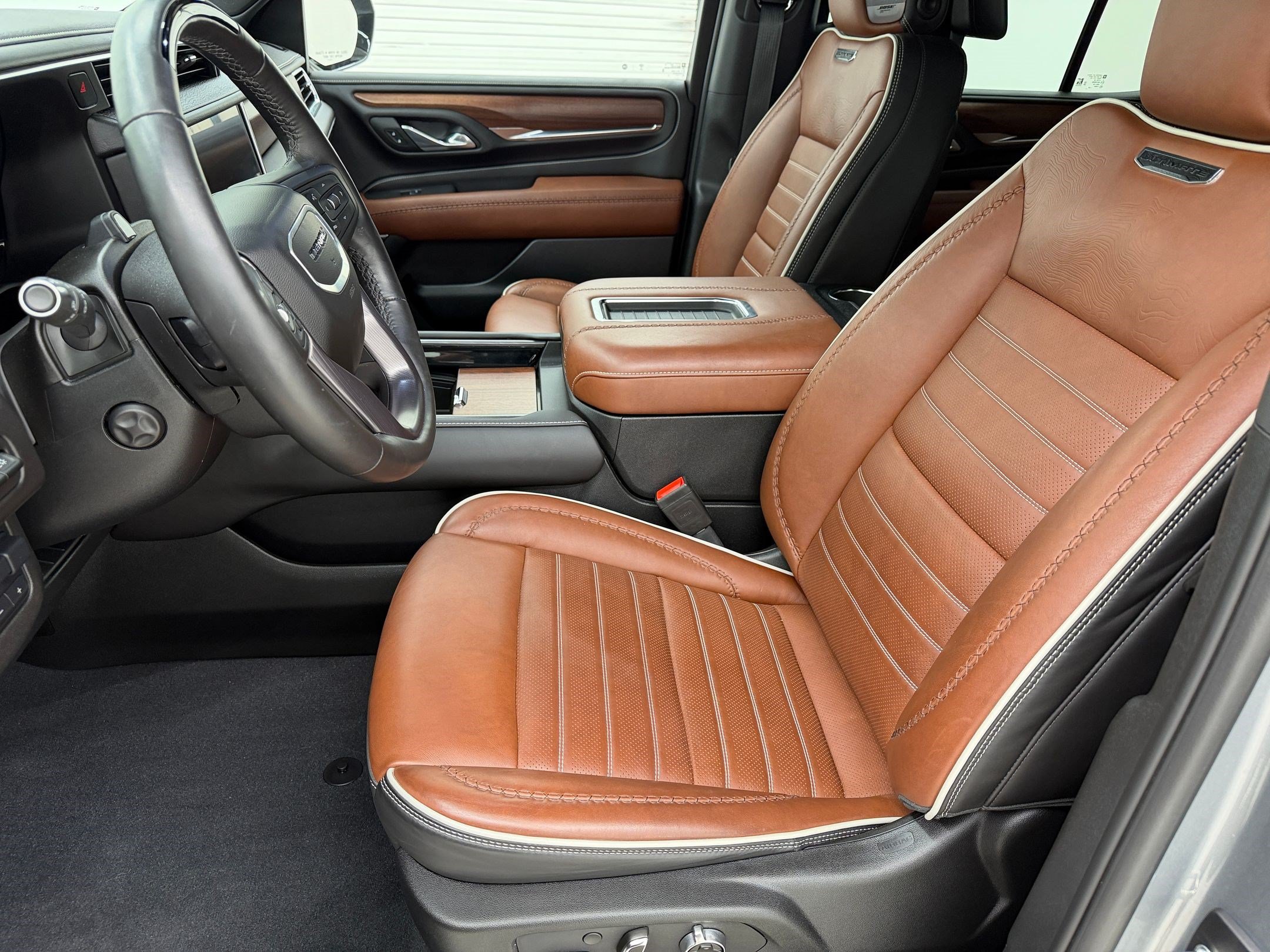 Used 2024 GMC Yukon Denali Ultimate AWD/4WD image 5
