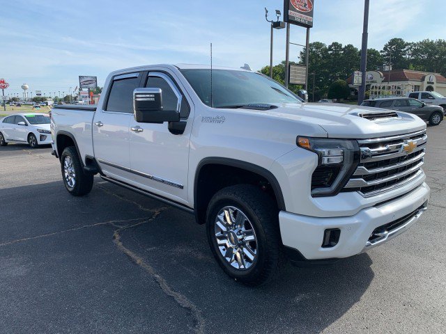 Used 2024 Chevrolet Silverado 2500 High Country w/ Technology Package AWD/4WD image 7