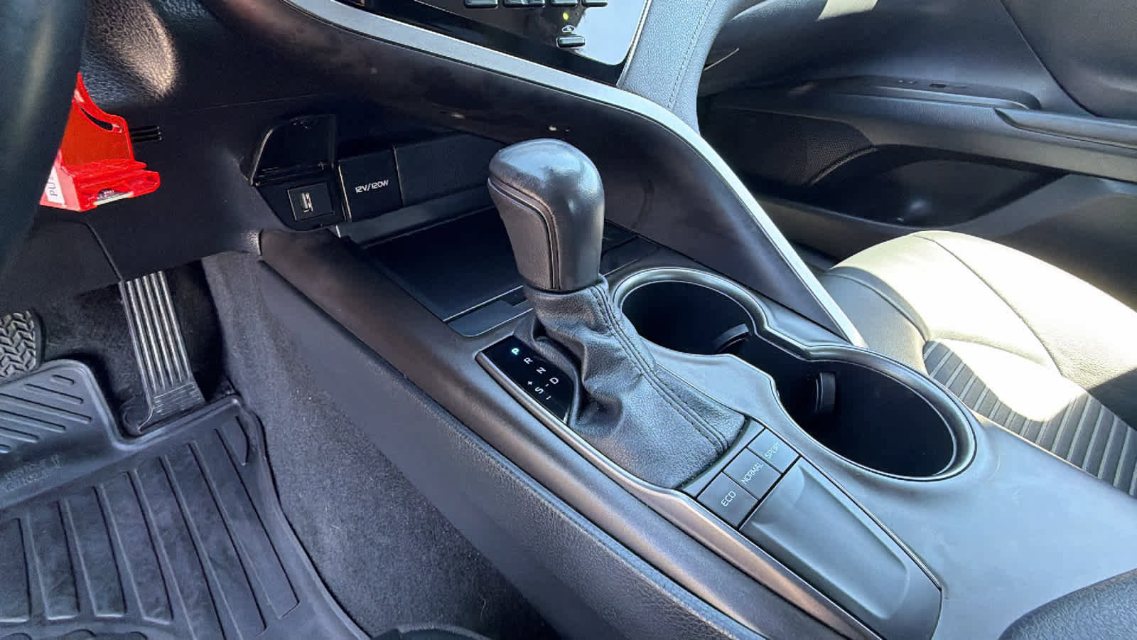 Used 2023 Toyota Camry SE FWD image 13