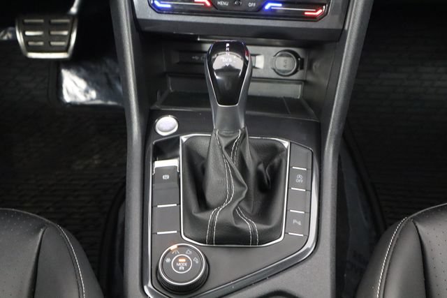 Used 2024 Volkswagen Tiguan SE R-Line AWD/4WD image 29