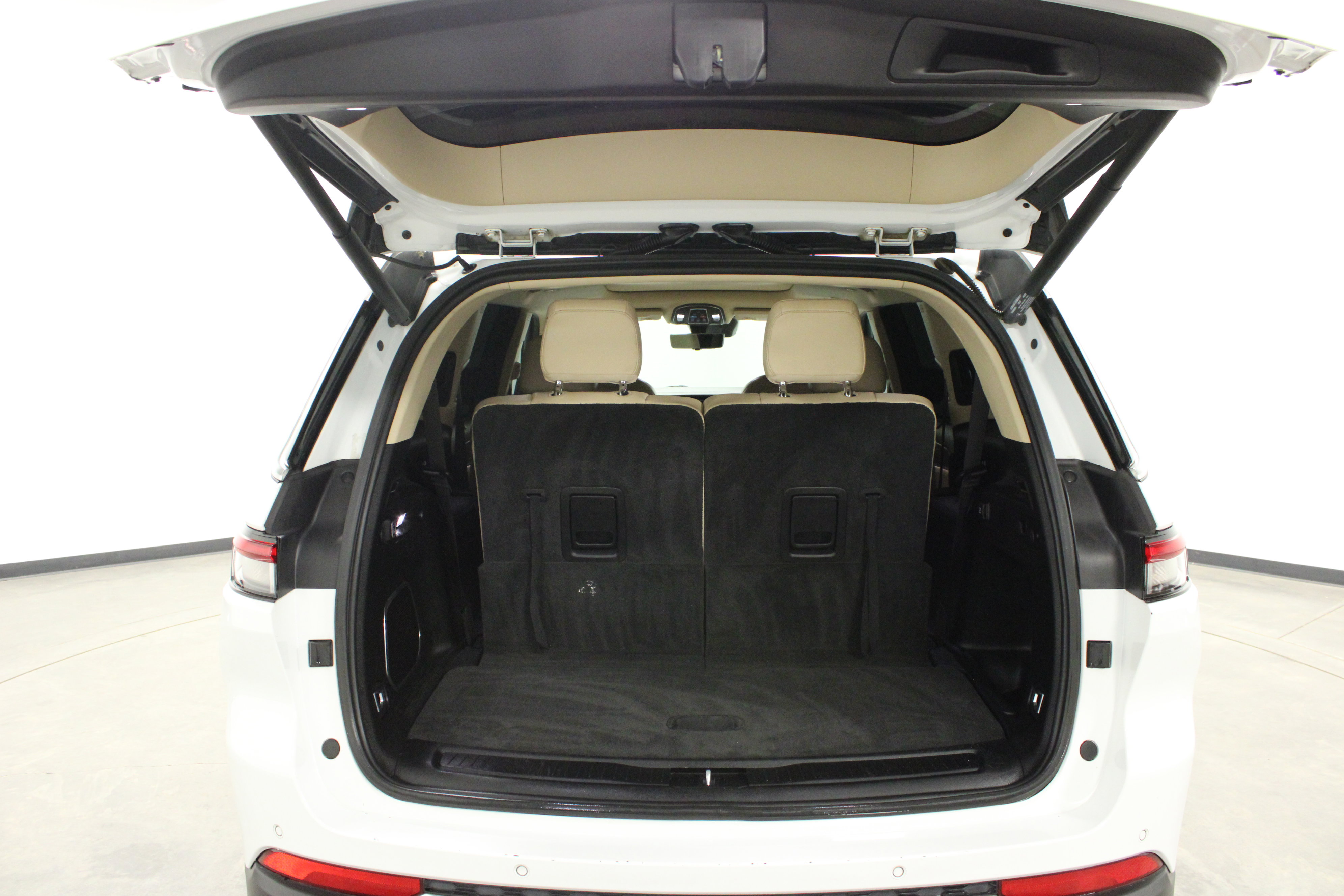 Used 2021 Jeep Grand Cherokee L Limited w/ Luxury Tech Group II image 13