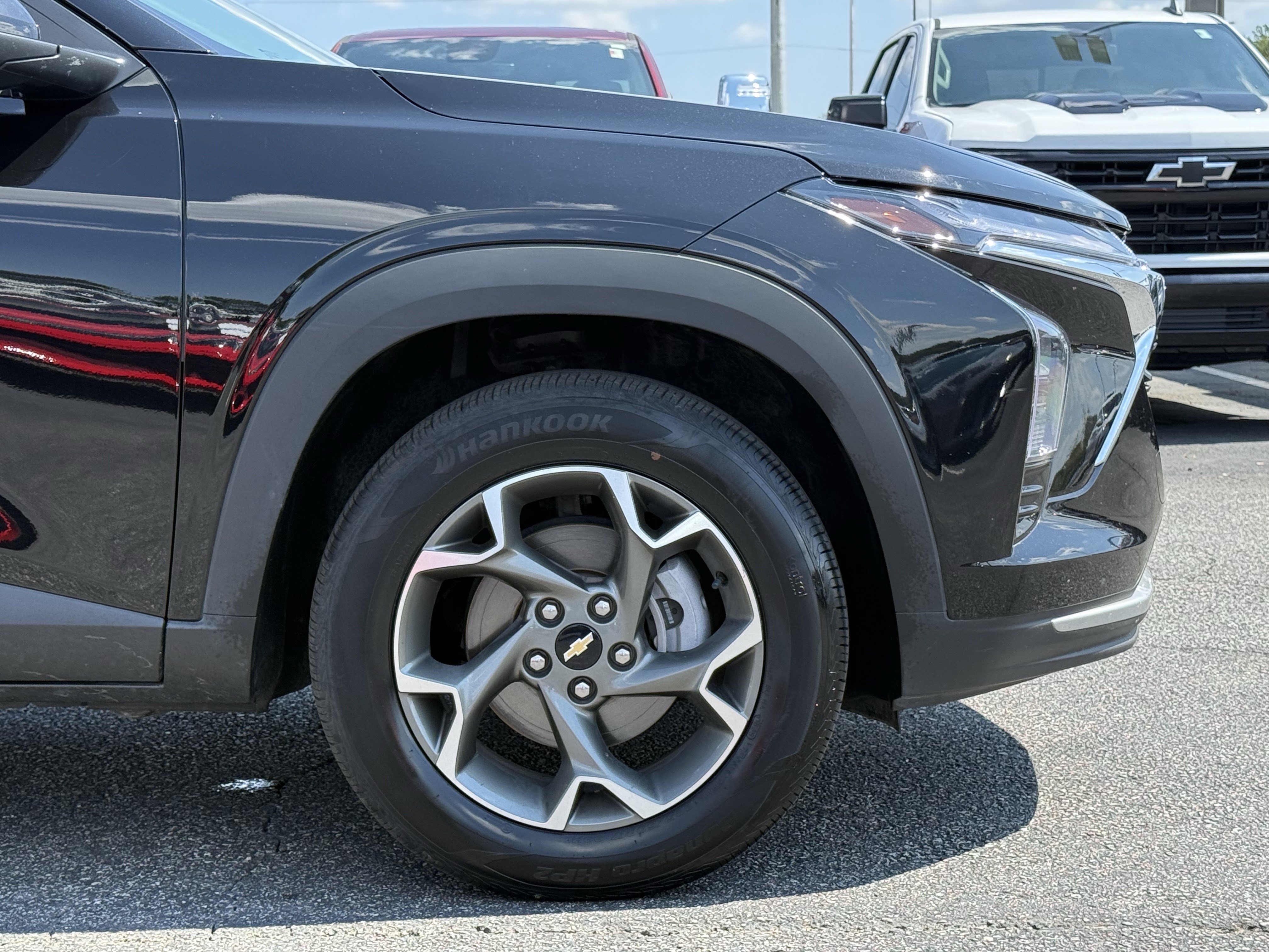 Used 2025 Chevrolet Trax LT w/ LT Convenience Package FWD image 13