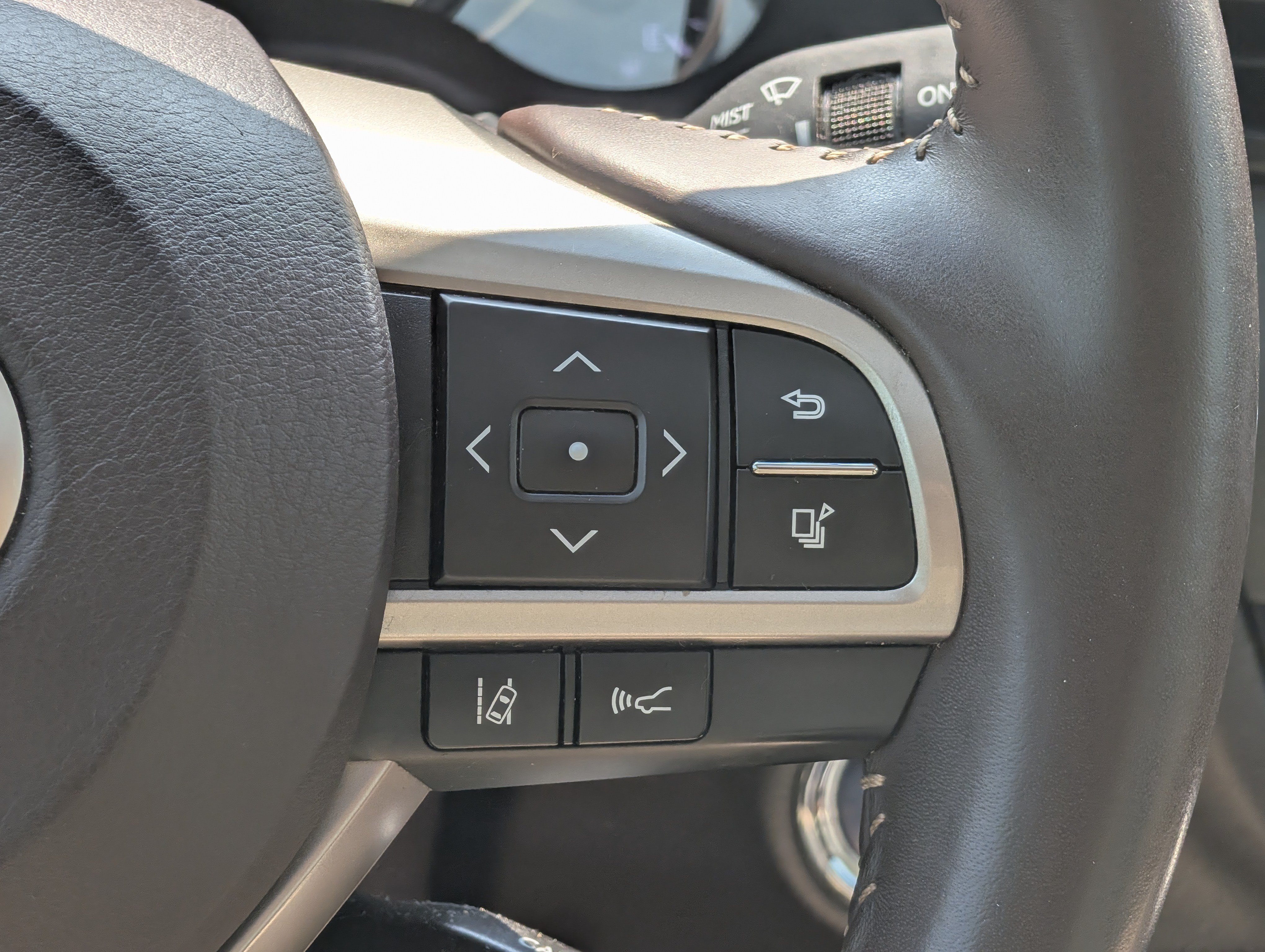 Used 2018 Lexus RX 450h AWD w/ Premium Package image 28
