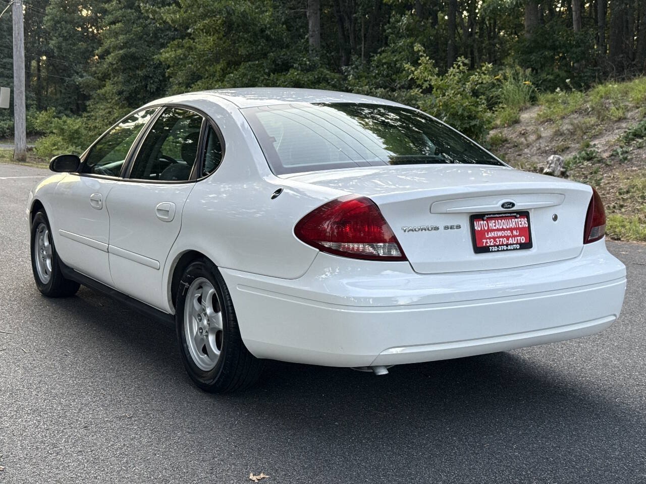 Used 2004 Ford Taurus SES FWD image 9