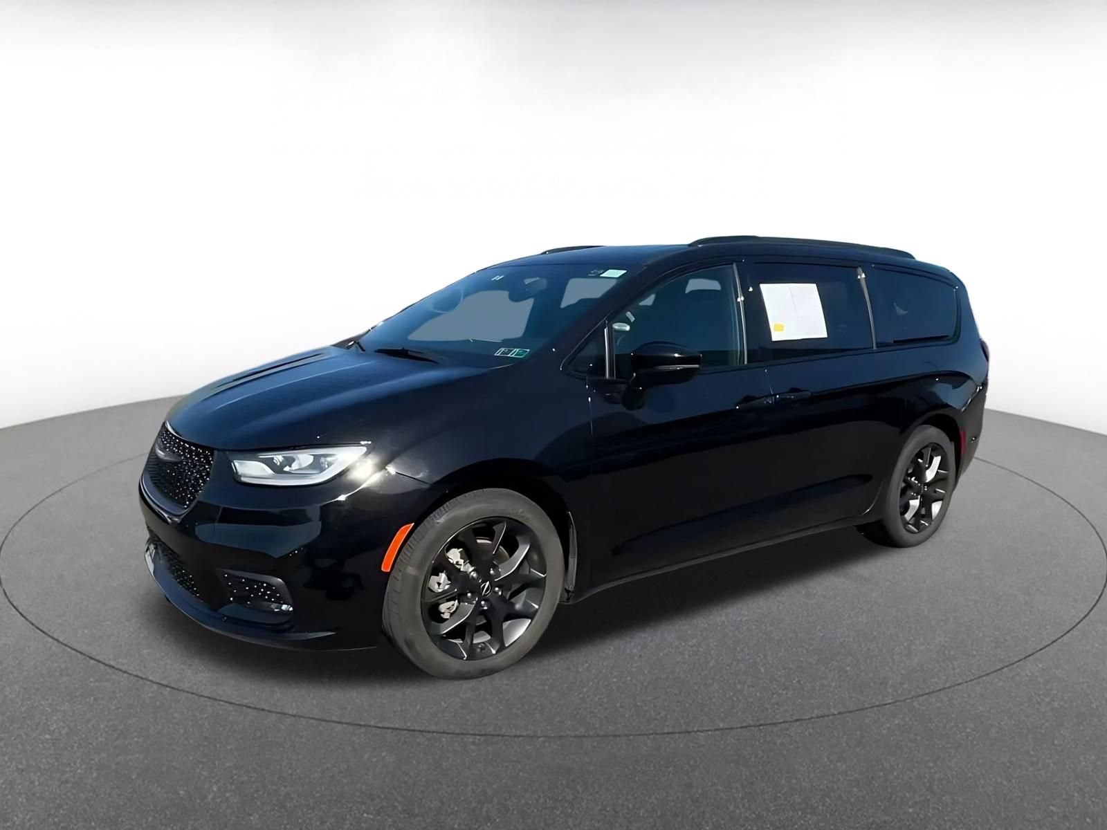 Used 2025 Chrysler Pacifica Limited FWD image 7