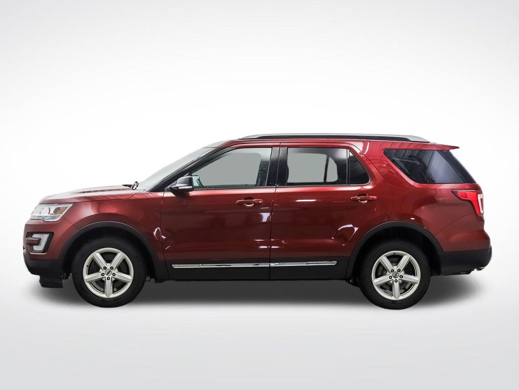 Used 2017 Ford Explorer XLT AWD/4WD image 2