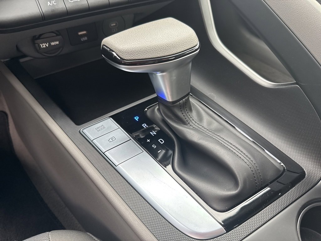 Used 2025 Hyundai Elantra SE w/ Cargo Package image 26