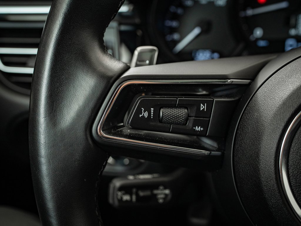 Certified 2024 Porsche Macan image 37
