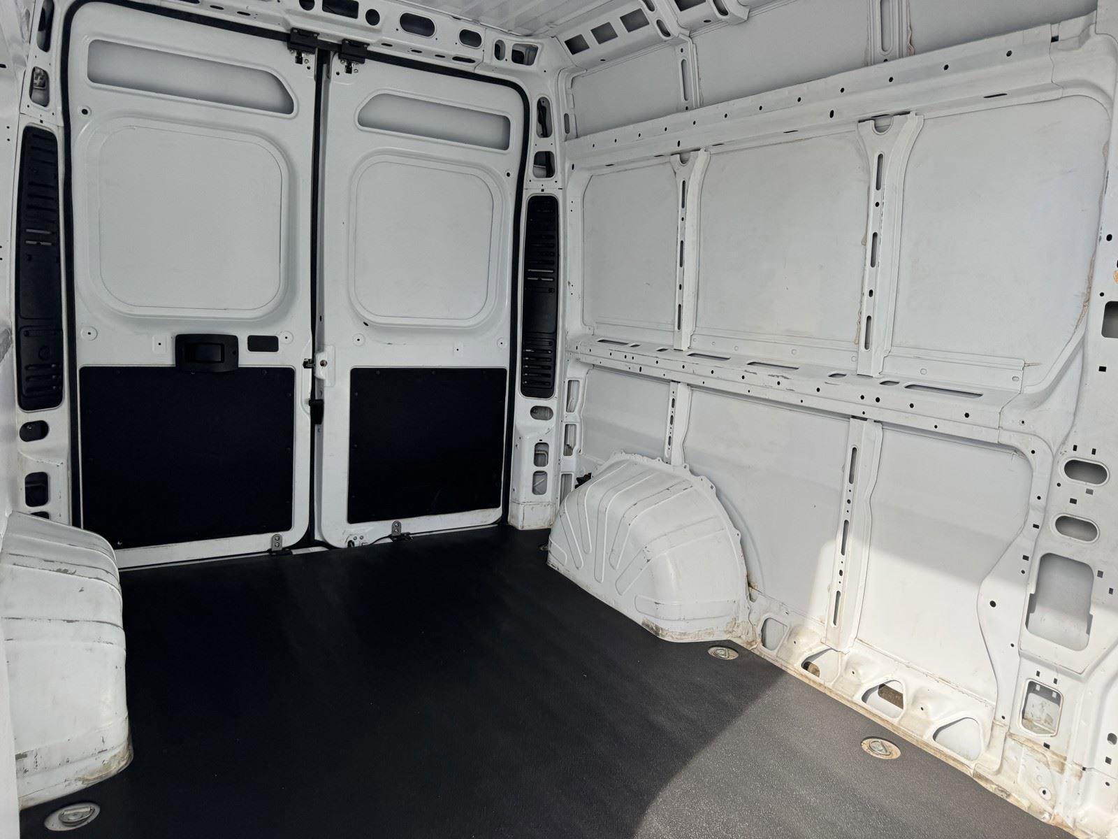 Used 2024 RAM ProMaster 2500 w/ Convenience Group FWD image 11