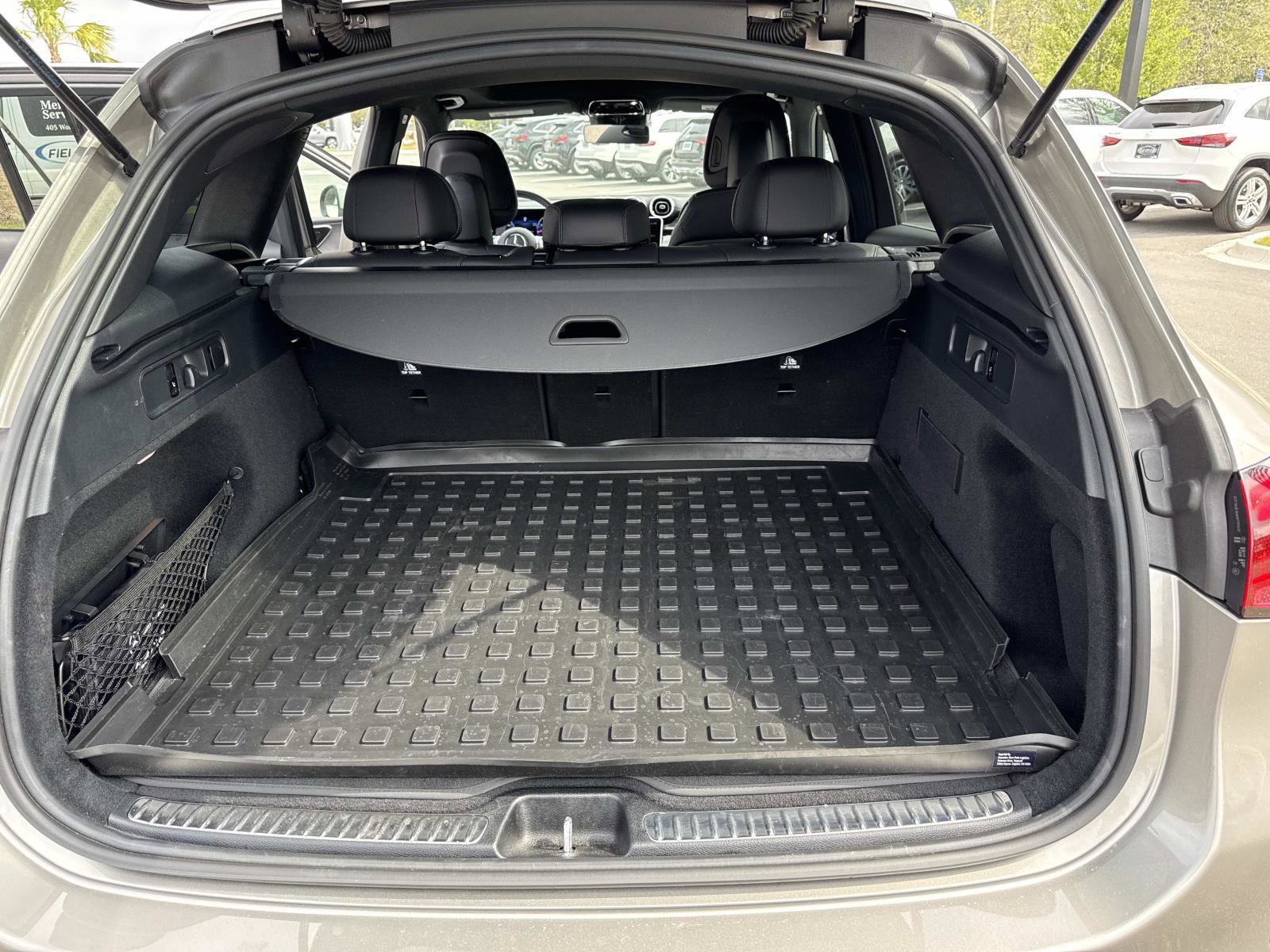 Used 2024 Mercedes-Benz GLC 300 image 11