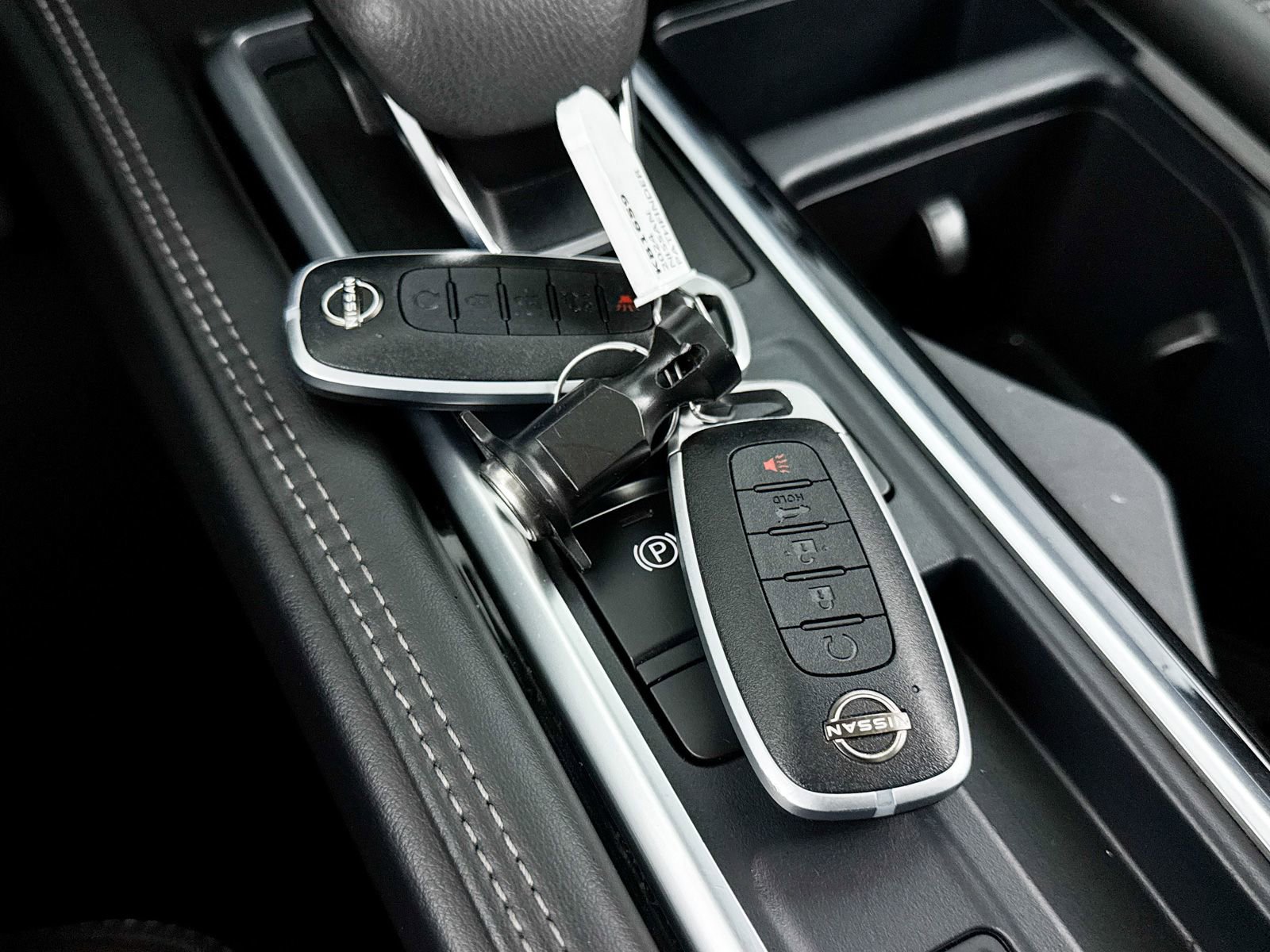 Used 2024 Nissan Pathfinder Platinum image 41