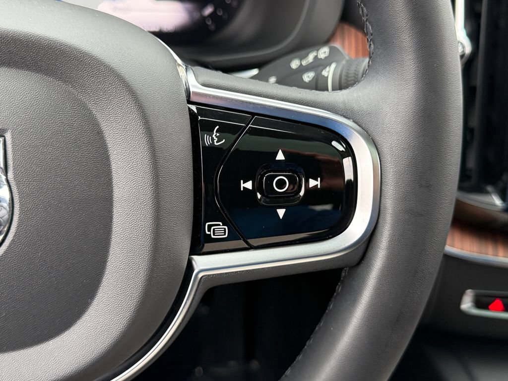 Certified 2023 Volvo XC60 B5 Plus w/ Climate Package AWD/4WD image 21