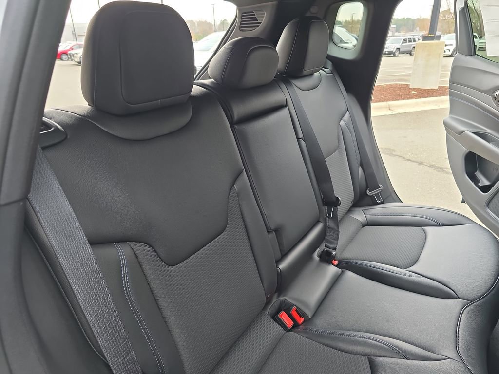 New 2026 Jeep Compass Latitude image 11