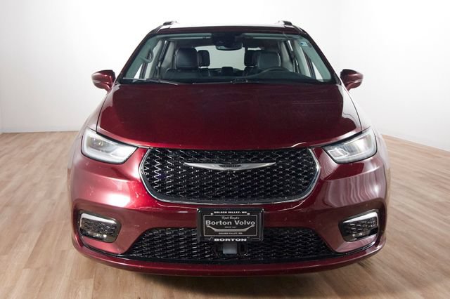 Used 2022 Chrysler Pacifica Touring-L AWD/4WD image 2