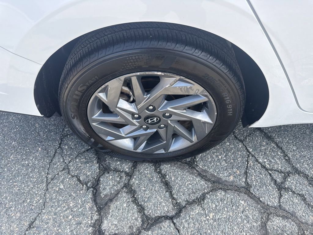 Used 2024 Hyundai Elantra SEL image 11