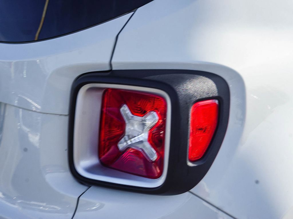 Used 2018 Jeep Renegade Limited w/ Safety & Security Group FWD image 7