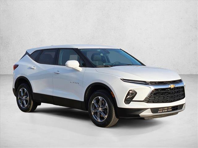 Used 2025 Chevrolet Blazer LT FWD image 3