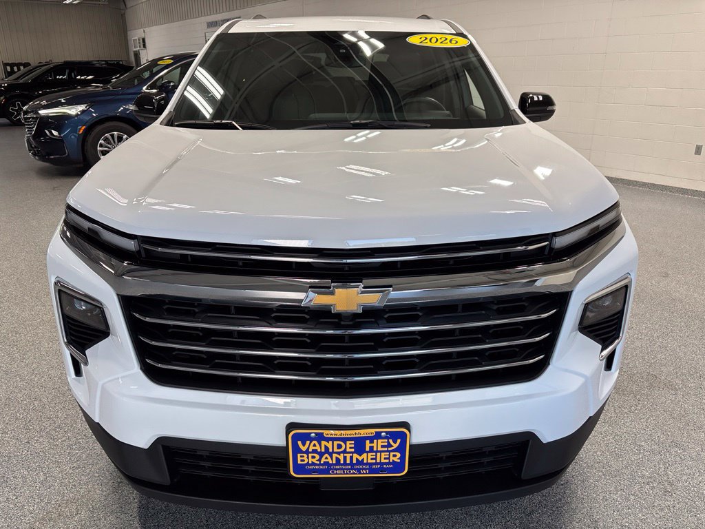 Used 2026 Chevrolet Traverse LT FWD image 2